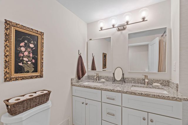 8508 Waters Edge Drive, Chanhassen, MN 55317