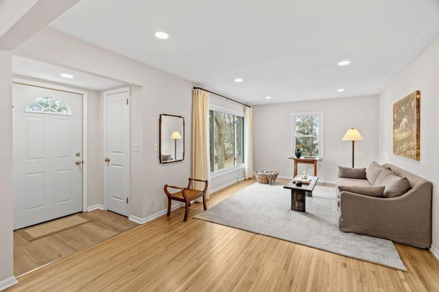 8508 Waters Edge Drive, Chanhassen, MN 55317