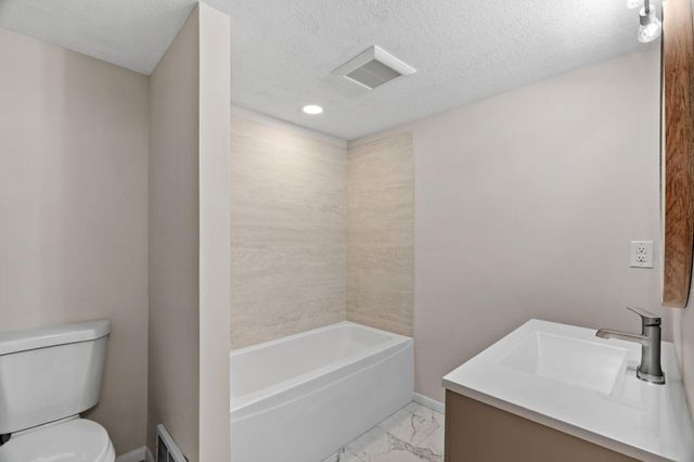 8508 Waters Edge Drive, Chanhassen, MN 55317