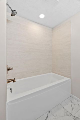 8508 Waters Edge Drive, Chanhassen, MN 55317