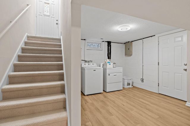 8508 Waters Edge Drive, Chanhassen, MN 55317