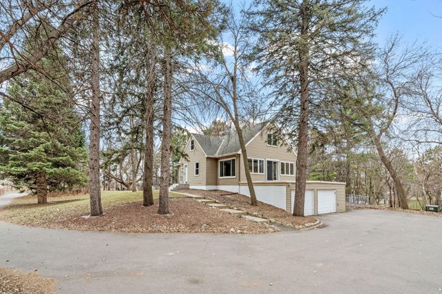 8508 Waters Edge Drive, Chanhassen, MN 55317