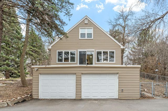 8508 Waters Edge Drive, Chanhassen, MN 55317