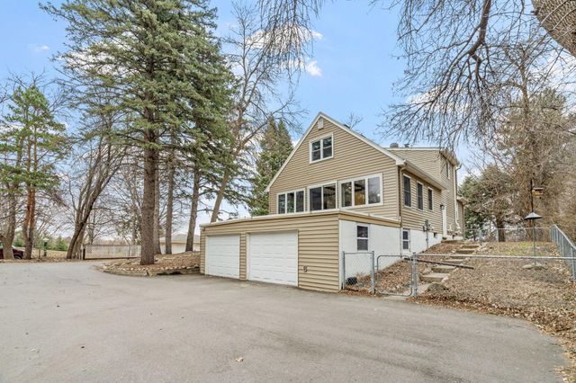 8508 Waters Edge Drive, Chanhassen, MN 55317