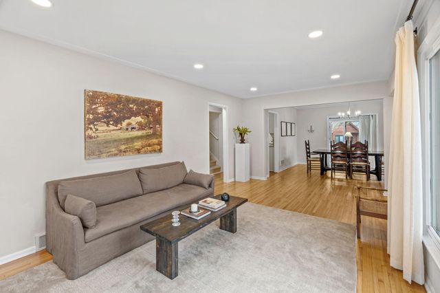 8508 Waters Edge Drive, Chanhassen, MN 55317