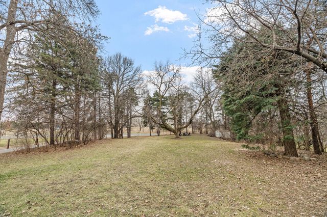 8508 Waters Edge Drive, Chanhassen, MN 55317