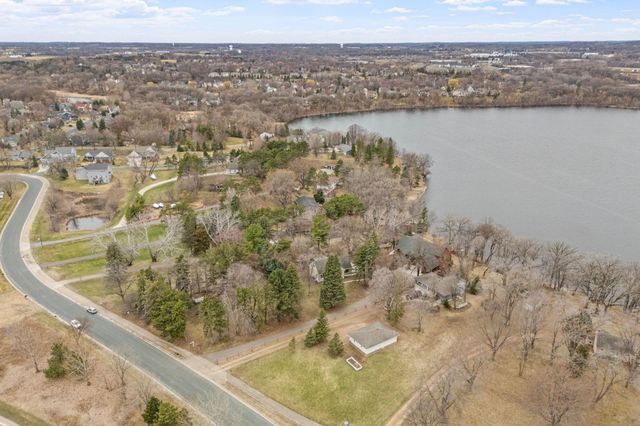 8508 Waters Edge Drive, Chanhassen, MN 55317