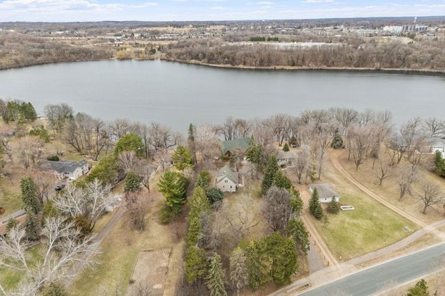 8508 Waters Edge Drive, Chanhassen, MN 55317