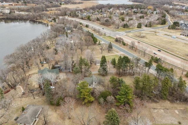 8508 Waters Edge Drive, Chanhassen, MN 55317