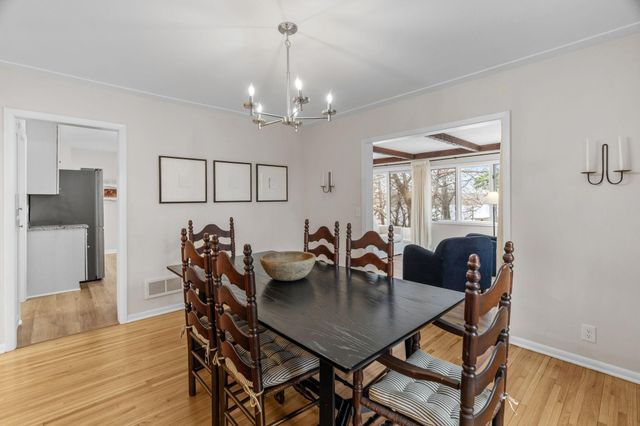 8508 Waters Edge Drive, Chanhassen, MN 55317