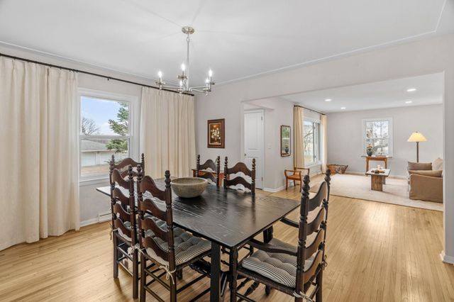 8508 Waters Edge Drive, Chanhassen, MN 55317