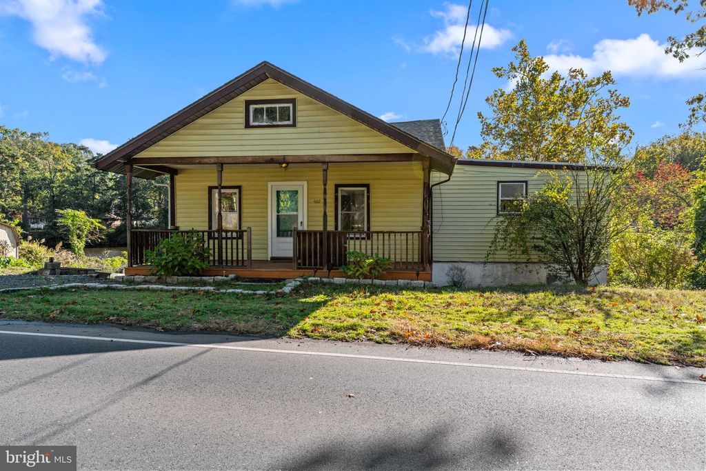 402 W LAKESHORE DR, Browns Mills, NJ 08015