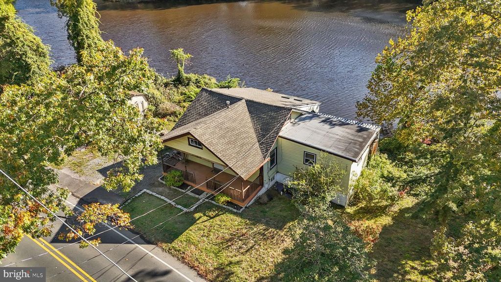 402 W LAKESHORE DR, Browns Mills, NJ 08015