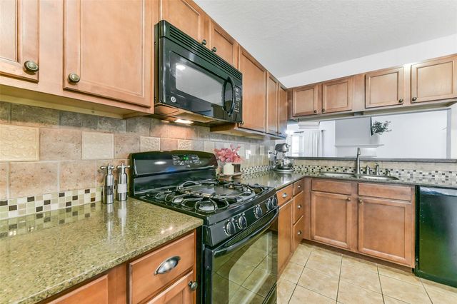 4010 Spring Branch Drive W, Pearland, TX 77584