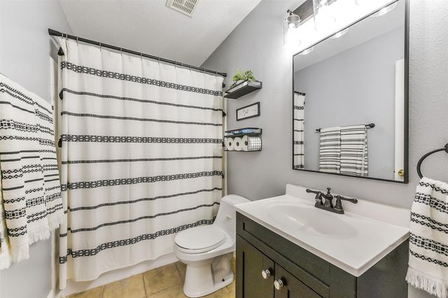 4010 Spring Branch Drive W, Pearland, TX 77584