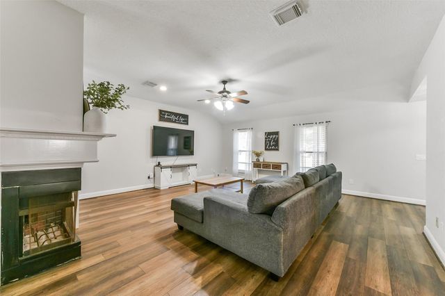 4010 Spring Branch Drive W, Pearland, TX 77584