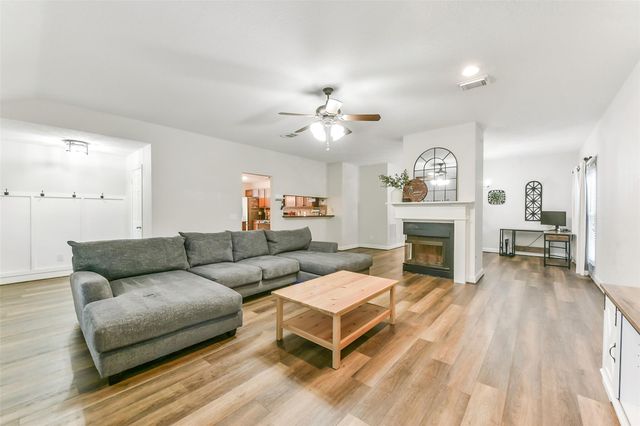 4010 Spring Branch Drive W, Pearland, TX 77584