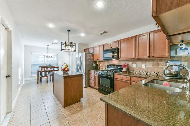 4010 Spring Branch Drive W, Pearland, TX 77584