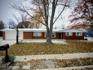 826 Parkview Avenue, Bryan, OH 43506