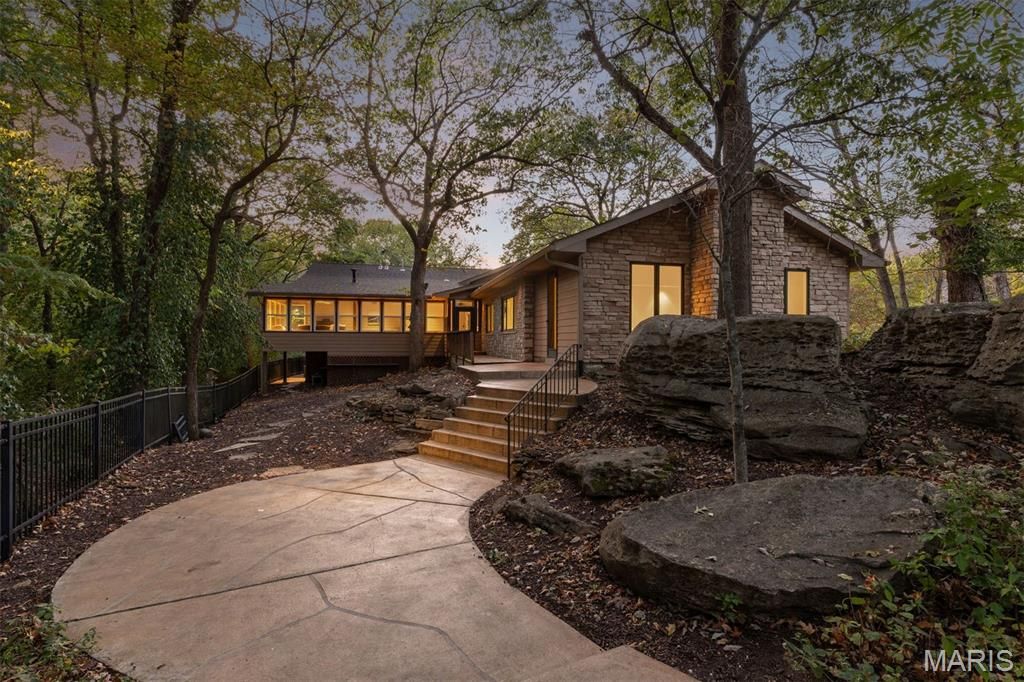 1800 W Adams Avenue, Kirkwood, MO 63122