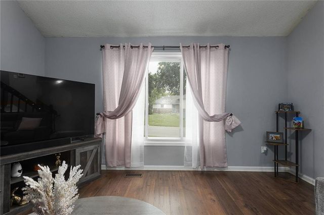11312 W 77th Street, Shawnee, KS 66214