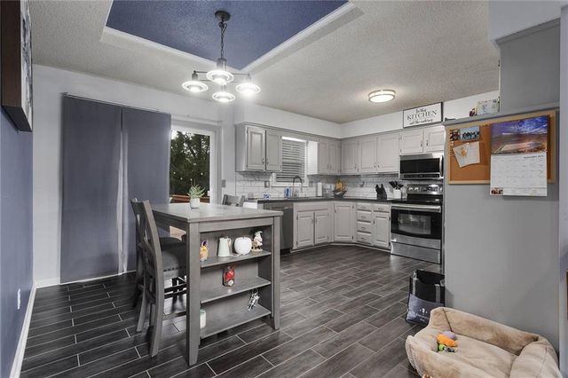 11312 W 77th Street, Shawnee, KS 66214