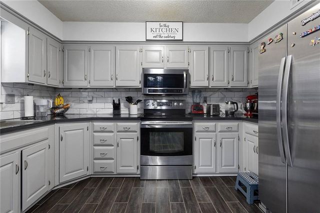 11312 W 77th Street, Shawnee, KS 66214