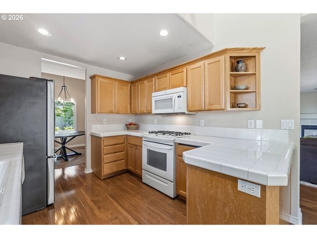 17311 Nw REINDEER Dr, Portland, OR 97229