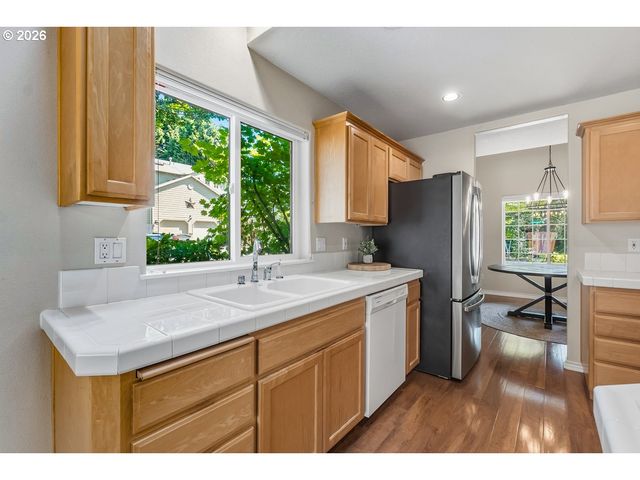 17311 Nw REINDEER Dr, Portland, OR 97229