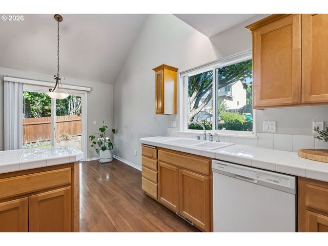 17311 Nw REINDEER Dr, Portland, OR 97229