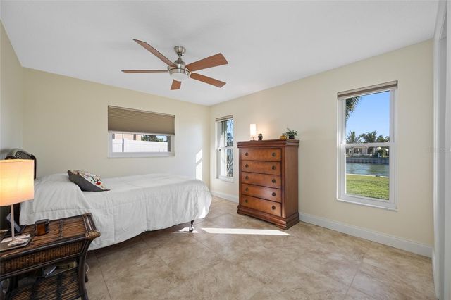 4372 46TH AVENUE S, St Petersburg, FL 33711