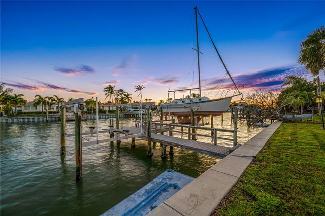 4372 46TH AVENUE S, St Petersburg, FL 33711