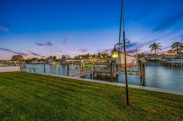 4372 46TH AVENUE S, St Petersburg, FL 33711