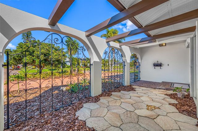 4372 46TH AVENUE S, St Petersburg, FL 33711