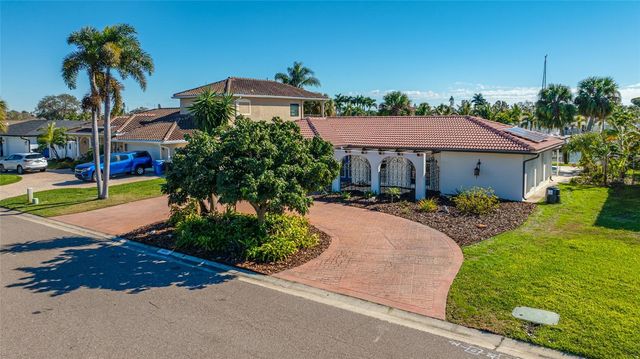 4372 46TH AVENUE S, St Petersburg, FL 33711