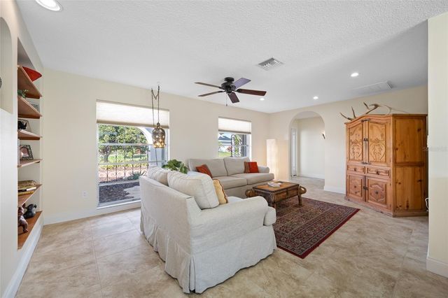 4372 46TH AVENUE S, St Petersburg, FL 33711