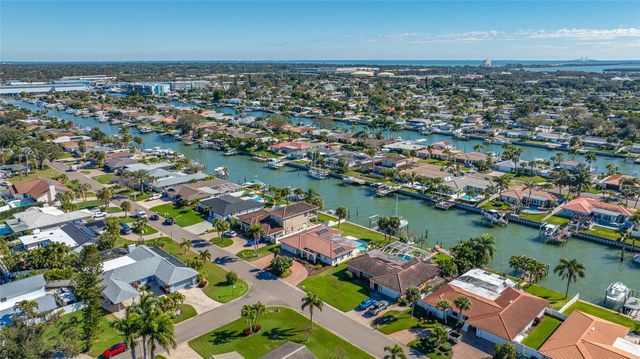 4372 46TH AVENUE S, St Petersburg, FL 33711