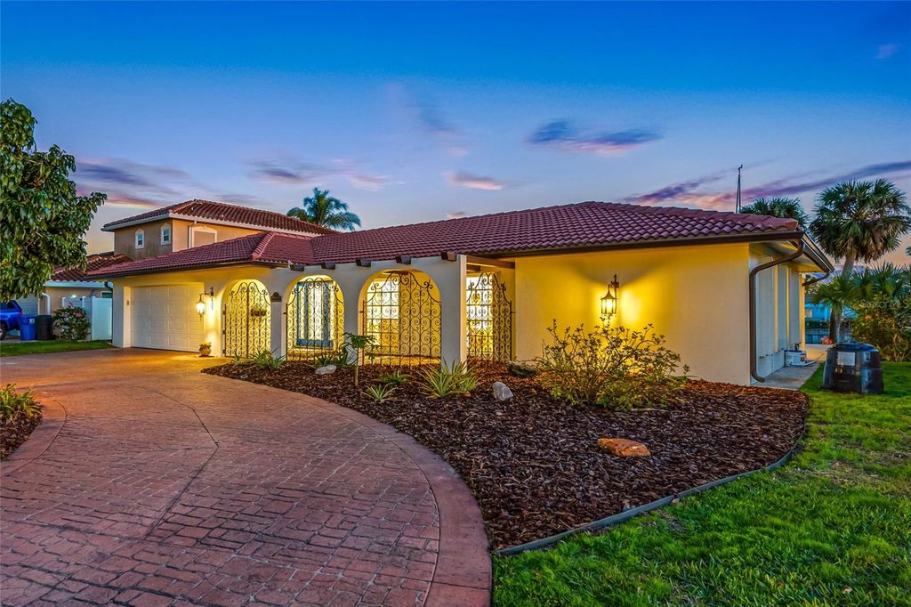 4372 46TH AVENUE S, St Petersburg, FL 33711