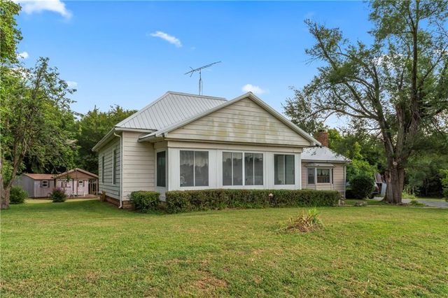 81 SE 500th Road, Clinton, MO 64735