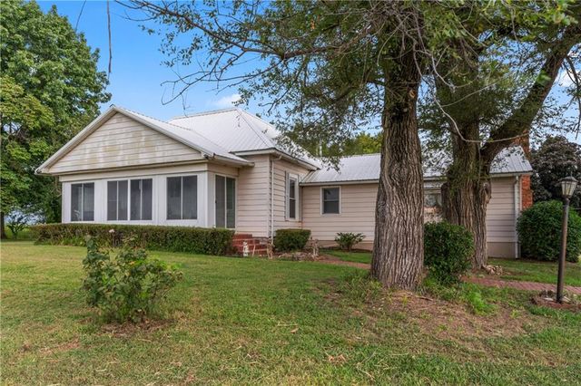 81 SE 500th Road, Clinton, MO 64735