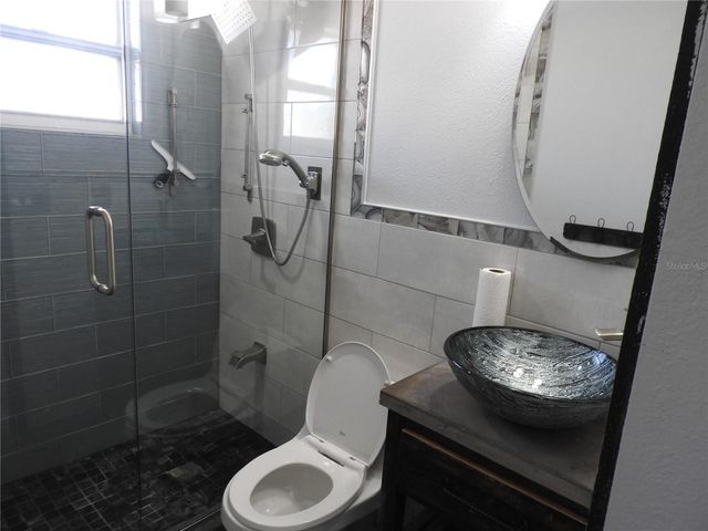 8822 ROCKY CREEK DRIVE, Tampa, FL 33615