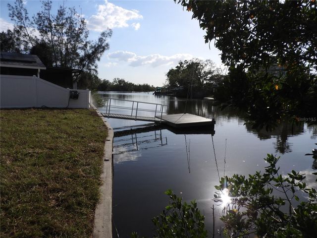 8822 ROCKY CREEK DRIVE, Tampa, FL 33615