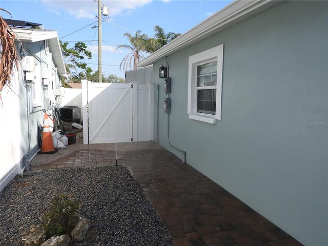 8822 ROCKY CREEK DRIVE, Tampa, FL 33615