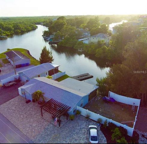 8822 ROCKY CREEK DRIVE, Tampa, FL 33615