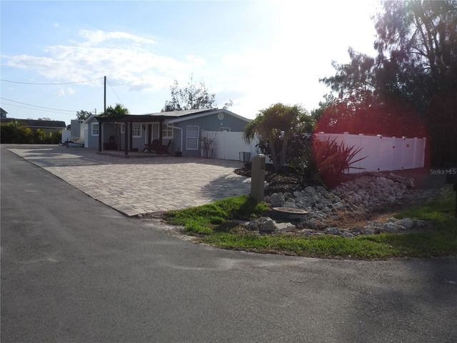 8822 ROCKY CREEK DRIVE, Tampa, FL 33615