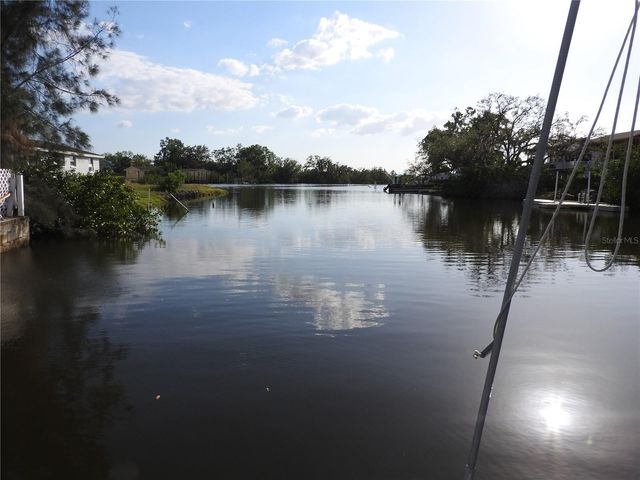 8822 ROCKY CREEK DRIVE, Tampa, FL 33615