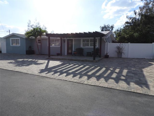 8822 ROCKY CREEK DRIVE, Tampa, FL 33615