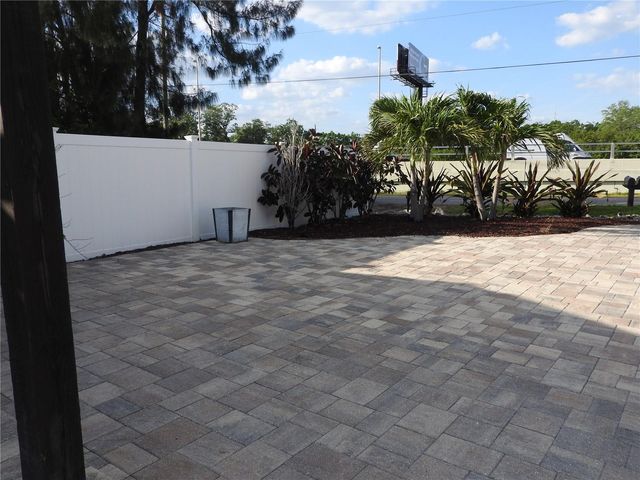 8822 ROCKY CREEK DRIVE, Tampa, FL 33615