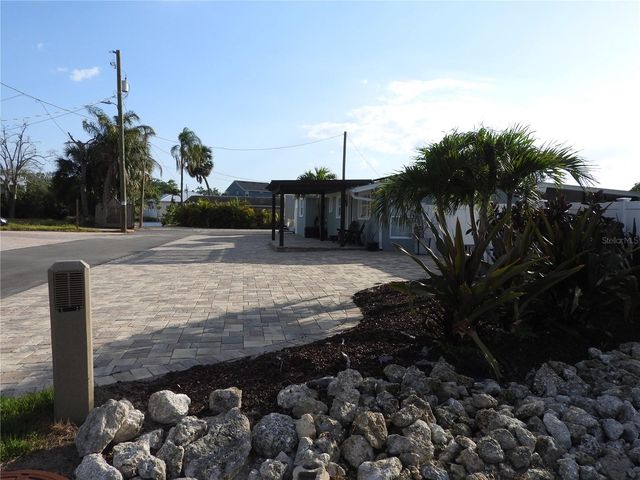 8822 ROCKY CREEK DRIVE, Tampa, FL 33615