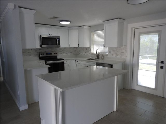 8822 ROCKY CREEK DRIVE, Tampa, FL 33615